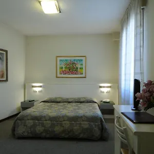 hotel-cristallo-conegliano.hotelinveneto.com/